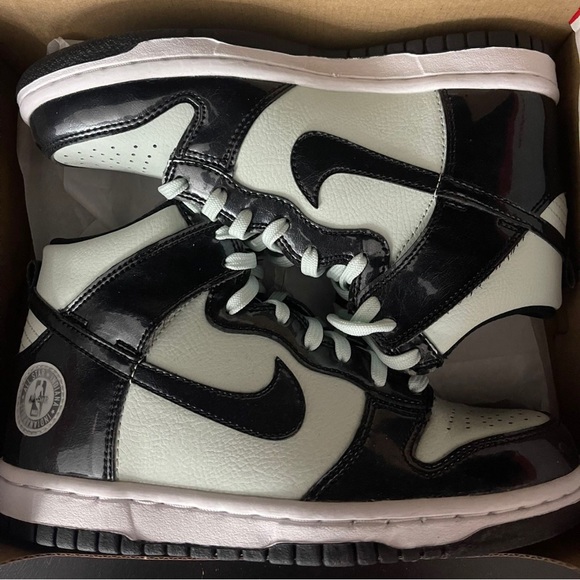 Nike Dunk High Barely Green - Picture 2 of 3